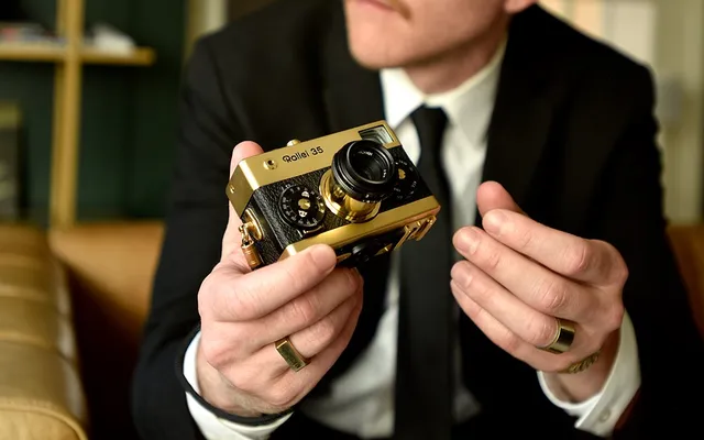 Złoty aparat Rollei 35 w edycji Retrospekt 24K Gold