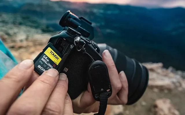 Karta pamięci Sony CFexpress Tough z serii CEA-G